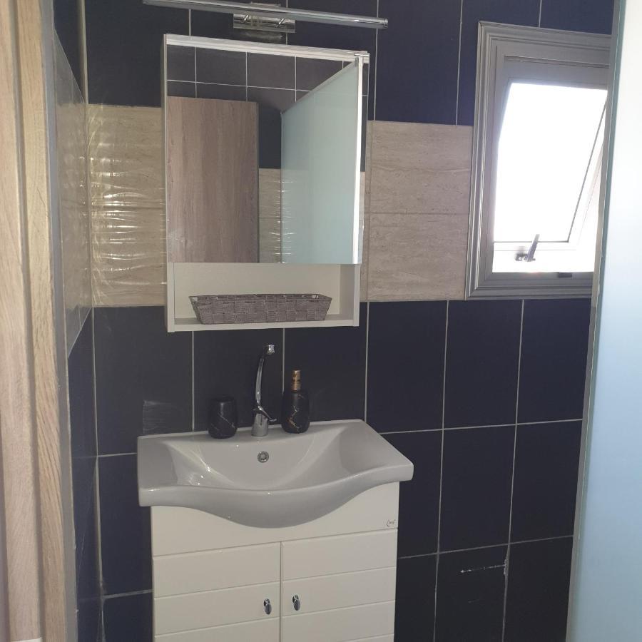Ahoy Deluxe Apts Daire Aya Napa Dış mekan fotoğraf